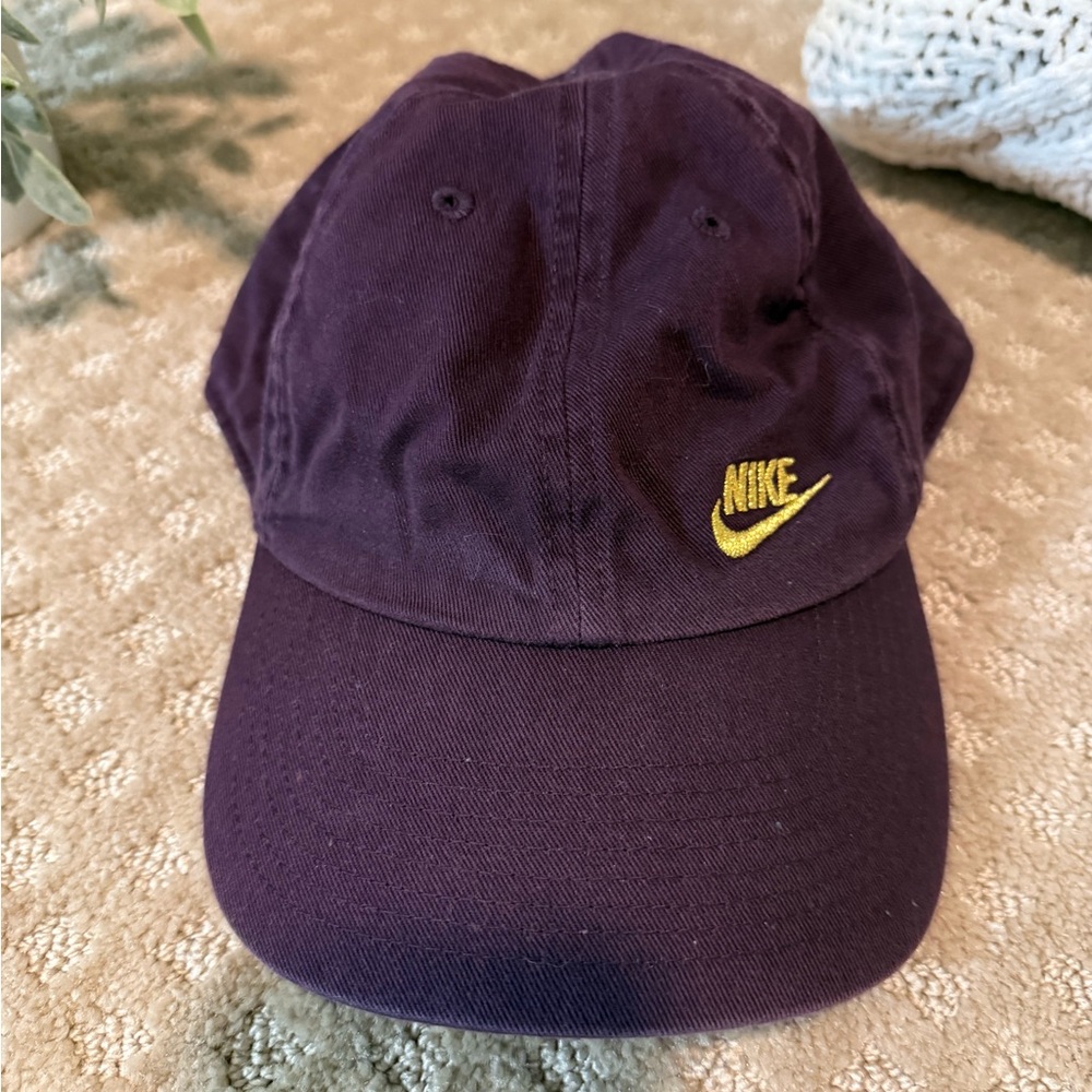 Nike Heritage 86 Burgundy Strapback Hat Yellow Swoosh One Size